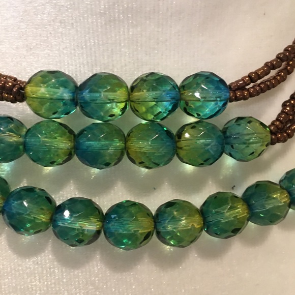 📿Multi Strand Seed Bead Necklace With Green Iridescent Beads - Picture 5 of 6